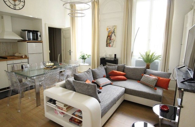 Central Luchon Apt, 2BR, Fireplace, Near Thermes & Lift