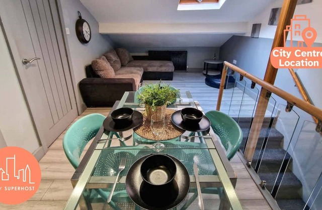 Central Manchester Flat Sleeps 8 By City SuperHost
