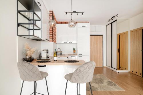 Central Manufaktura Apartment - Parking, Balcony - by Rentujemy