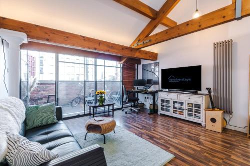 Central MCR 2BR 2BA, Parking, WiFi, Full Kitchen