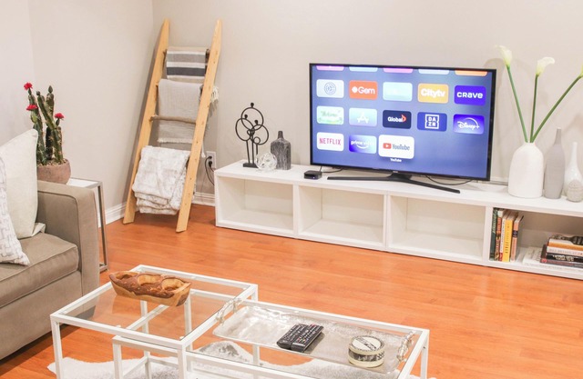 Central Mississauga Modern Apartment | Free Parking