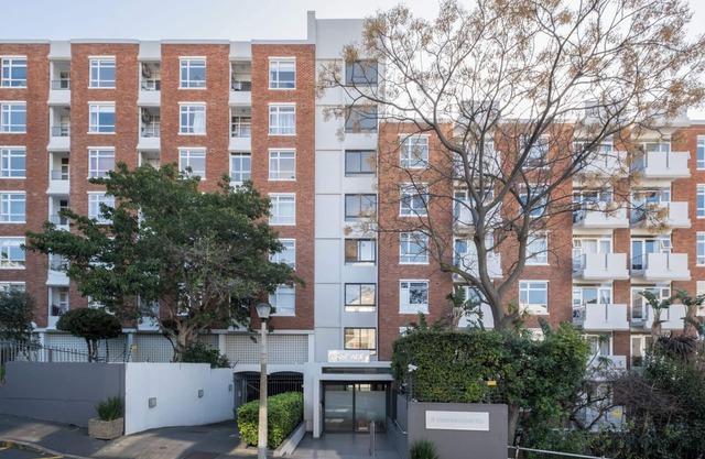 Central, Open plan renovated pad with fast internet and parking.n