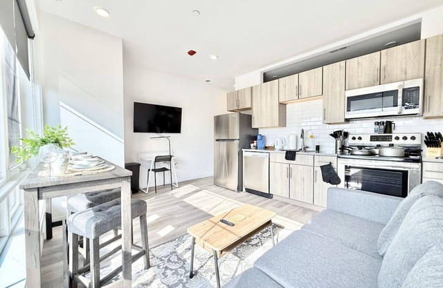 Central Philly 1Br Apt with Gym