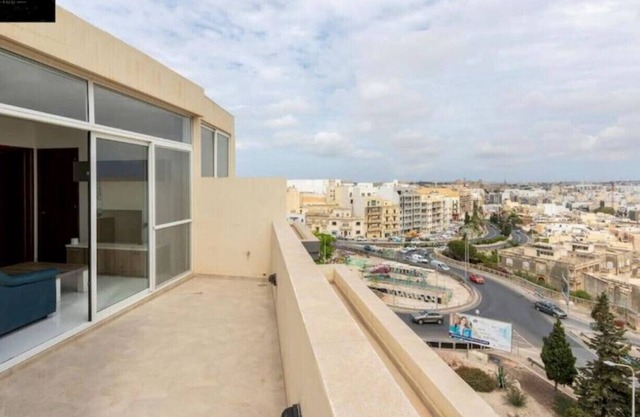 Central & Spacious Penthouse w/1BR + City View