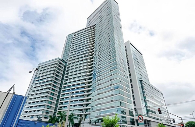 Central Studio in the 7Th Avenue Building, with air and parking space