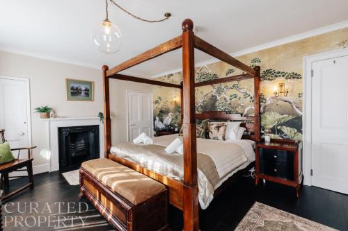 Central Townhouse with Garden & Free Parking