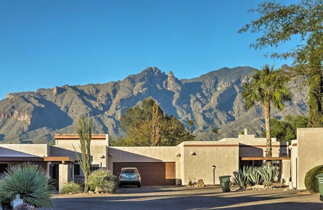 Central Tucson Gated Retreat