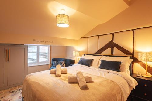 Central Whitchurch - Lowcross House Guest Bedroom 6