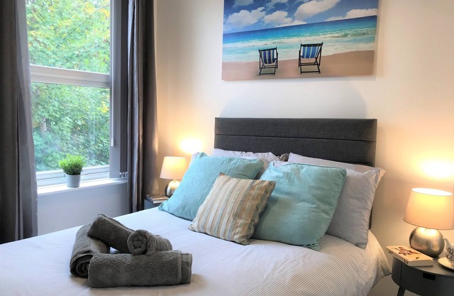 Central Wigan Welcoming Townhouse sleeps up to 6