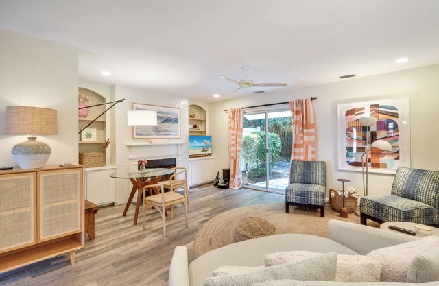 Centrally located condo for 2 with a community swimming pool.