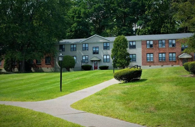 Centrally Located 10 mins from Airport, Downtown and Malls Apartment.