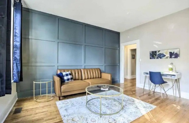 Centrally Located 1925 Historic 2BR Apartment