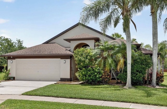 Centrally located 3-bedroom house in Kissimmee with AC