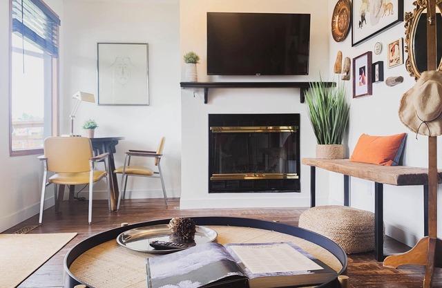 Centrally Located Family Friendly Whole House. Pet Friendly!