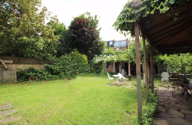 Centrally located Garden Flat