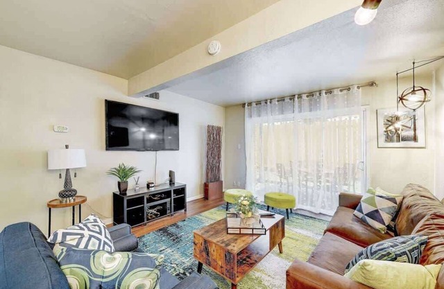 Centrally located in Historic Tarrytown