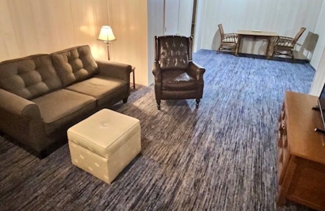 Centrally located in Germantown and can walk to everything