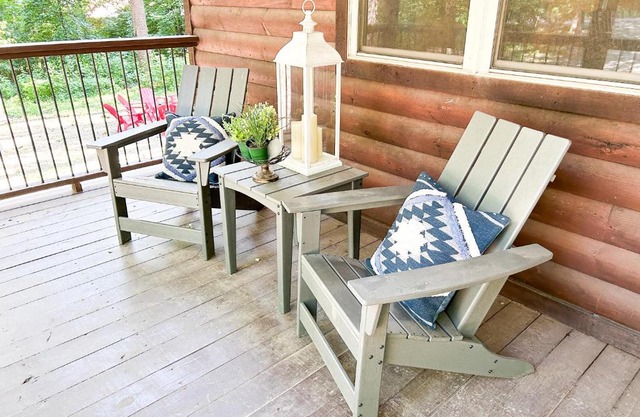 Centrally Located Lux Cabin with Hot Tub, Fire Pit, EV Outlet
