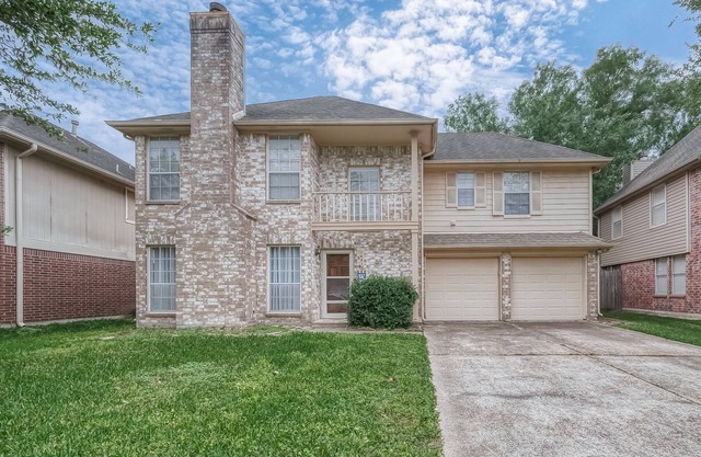 Centrally located! Minutes from Bay Brook Mall and NASA!
