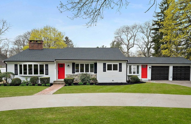 Centrally located oasis home, walking distance to downtown and beaches