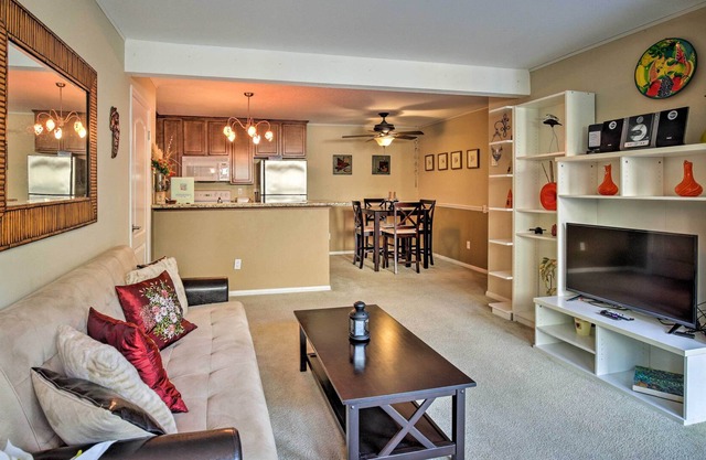 Centrally Located San Diego Condo w/Hot Tub & Pool