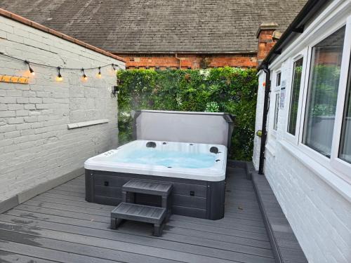 Centre Apartment - Sleeps 2 & Roof Top Hot Tub