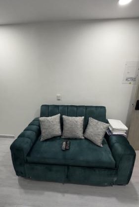 Cerca a todo y full equipado