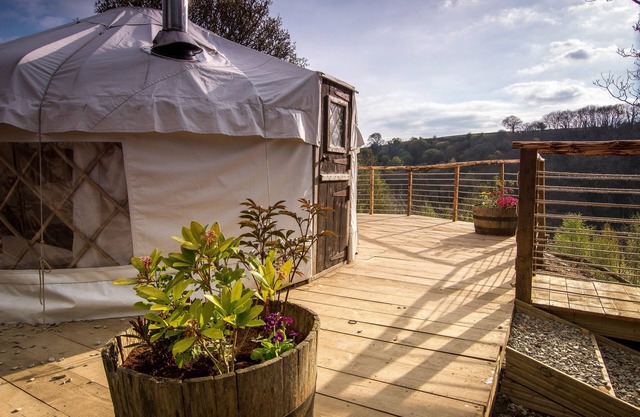 Ceridwen Glamping, Double decker Bus and Yurts