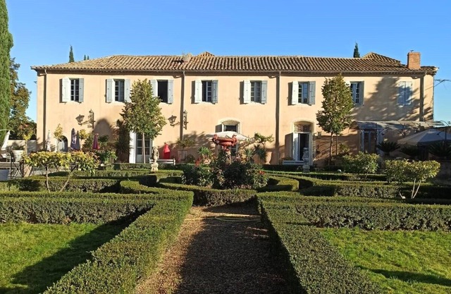 Château provençal and swimming pool- 11 pers