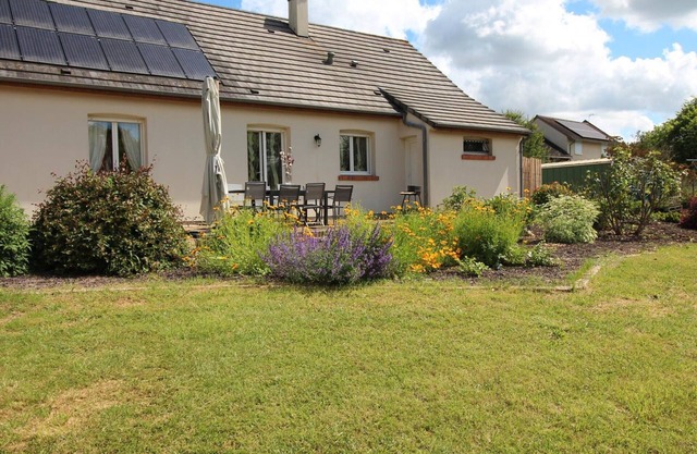 Charming Family-Friendly Cottage, Pet Welcome, Garden, Near Blois & Loire Castles
