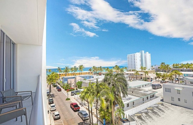 CH Luxury Spacious Beach Condo | Ocean Breeze-CS40