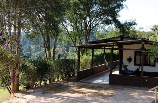 Chácara Canto das Águas with waterfall inside the property