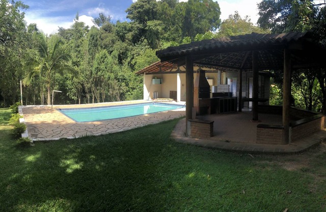Chacara with pool, barbecue and lake