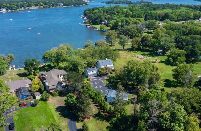 Chain O'Lakes Group Getaway-The Johnsburg Estate