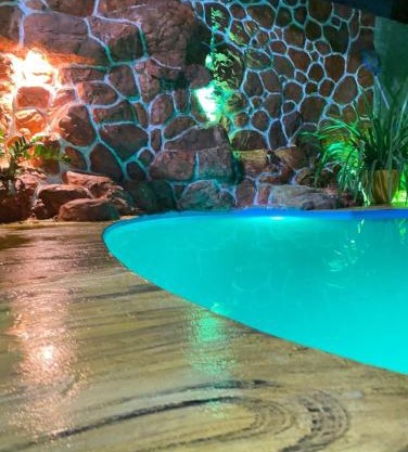 chalé com cozinha dois quartos e piscina privativa