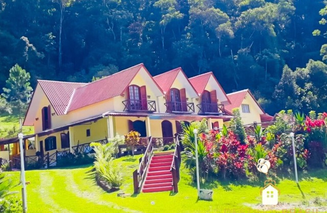 Chalé Entre as Montanhas em Miracatu Piscina, Fogão à Lenha e Wi-fi