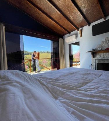 Chalés Mil Mudas da Mantiqueira - Hidro dupla, lareira interna e vista espetacular