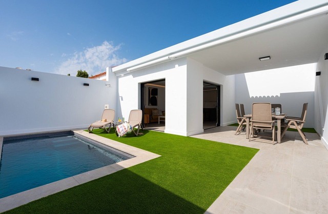 Chalet in Maspalomas with Heated Pool