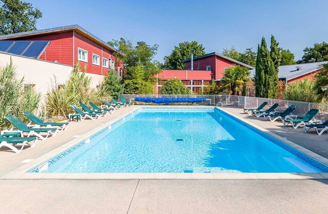 Chalet Dans Le Val de Loire | Accès Piscine + Espace Bien-Être