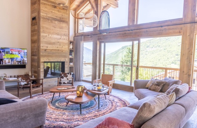 Chalet with jacuzzi, sauna, massage