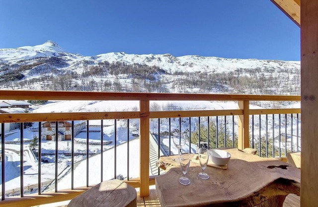 Chalet, wifi, 5th floor, view valley, fitness, terrace, fireplace or stove, parking, tv, ski locker
