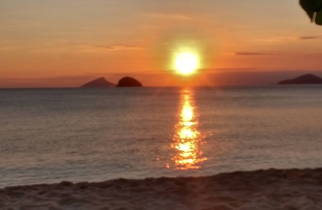 Chalet (02) in Condominium Resid. less than 50 meters from the beach and next to the Shopping