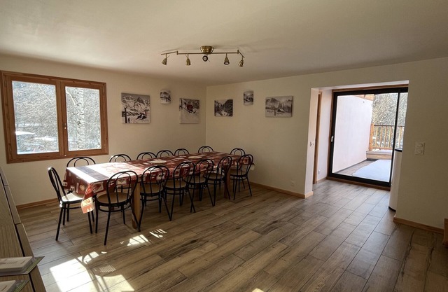 Chalet 14 p, 100 m Navette Pour Station PUY ST Vincent et Pistes ski de Fond