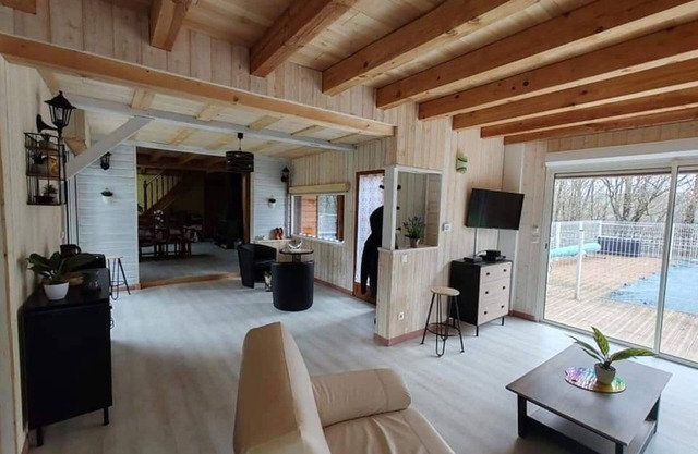 Chalet 30min D'aurillac, Piscine, Jacuzzi, 5 ch, 12 Couchages