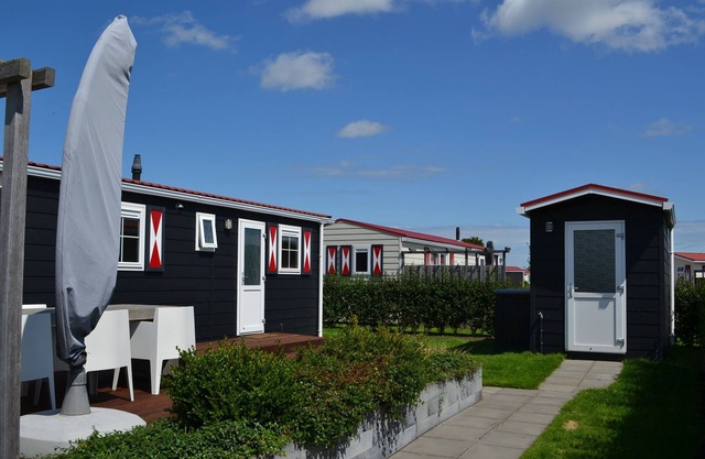 Chalet 76 in Zeeland on a child-friendly campsite, close to the beach