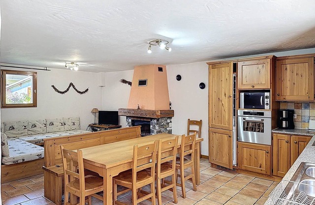 Chalet Acacia in Saint Marcel - Charming 3-Room Apt, 4 People, Wi-Fi