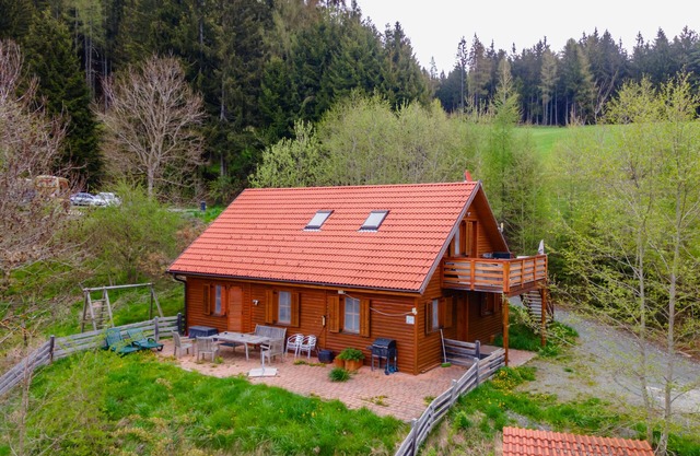 Chalet-apartment with balcony near the lakes