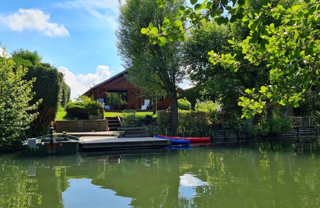 Chalet au Bord de l eau ,nature et Confort au Cœur d un Domaine Privé Sécurisé