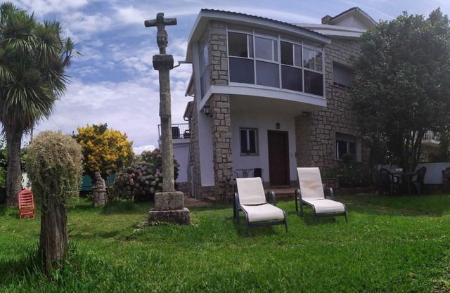 Chalet beach Montalvo, Sanxenxo, for 6 people, private garden, pets welcome