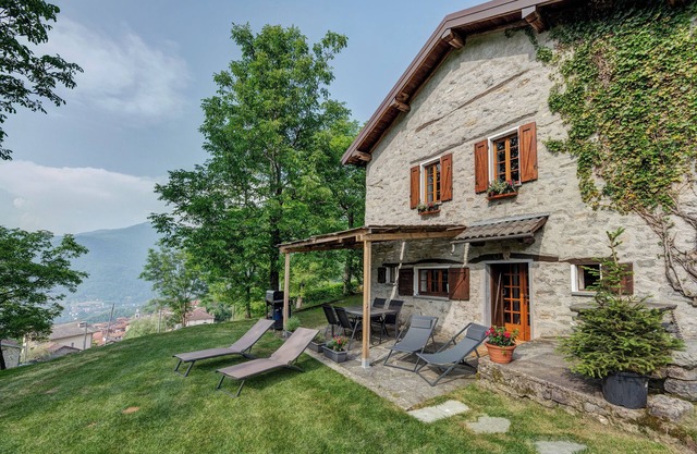 Chalet 'Casa di Nini' with Private Terrace, Private Garden and Wi-Fi